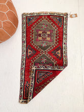 Load image into Gallery viewer, No. 511 - 1.7&#39; x 3.5&#39; Vintage Turkish Mini Rug
