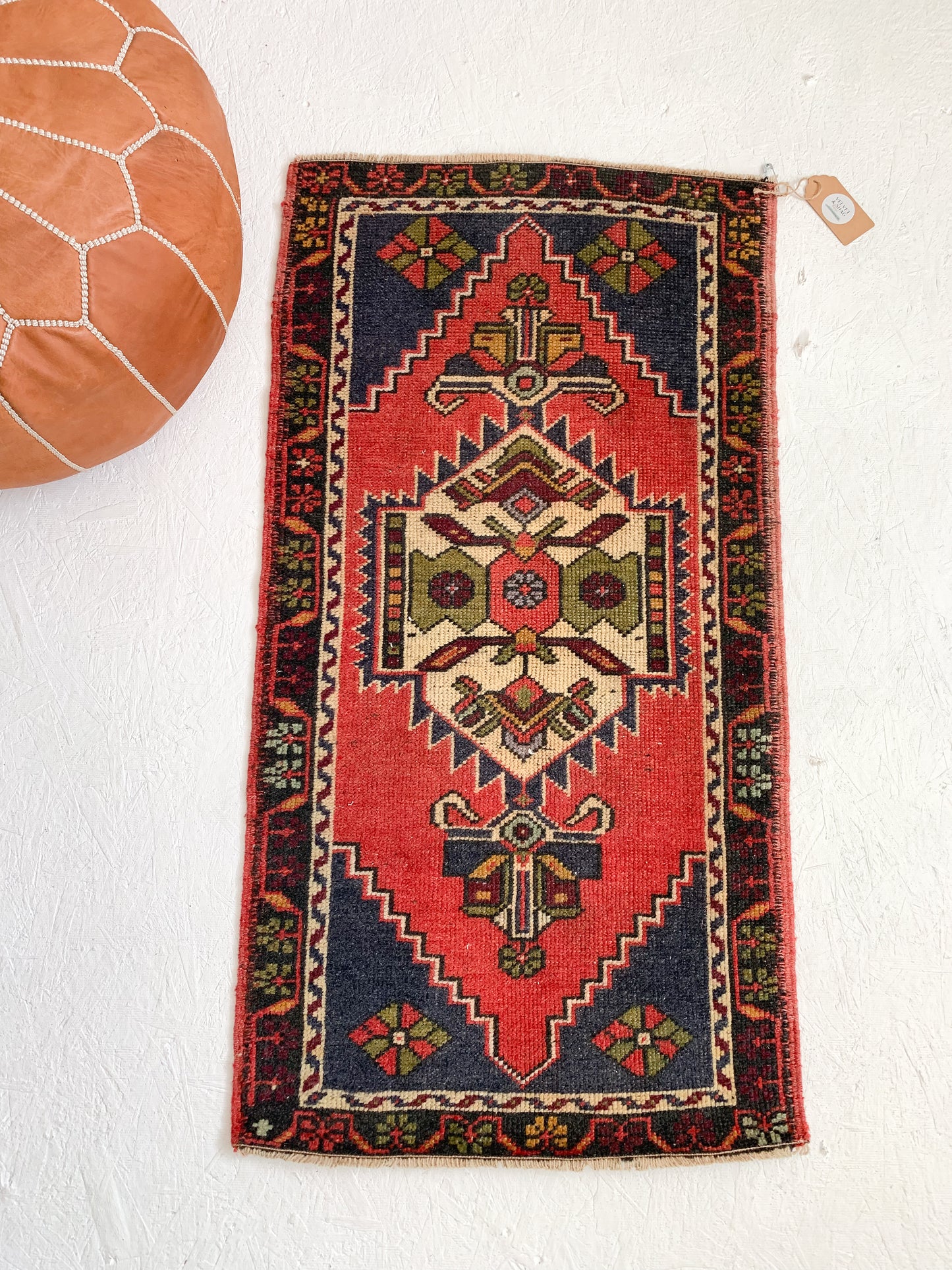 No. 514 - 1.8' x 3.5' Vintage Turkish Mini Rug