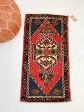 Load image into Gallery viewer, No. 514 - 1.8&#39; x 3.5&#39; Vintage Turkish Mini Rug
