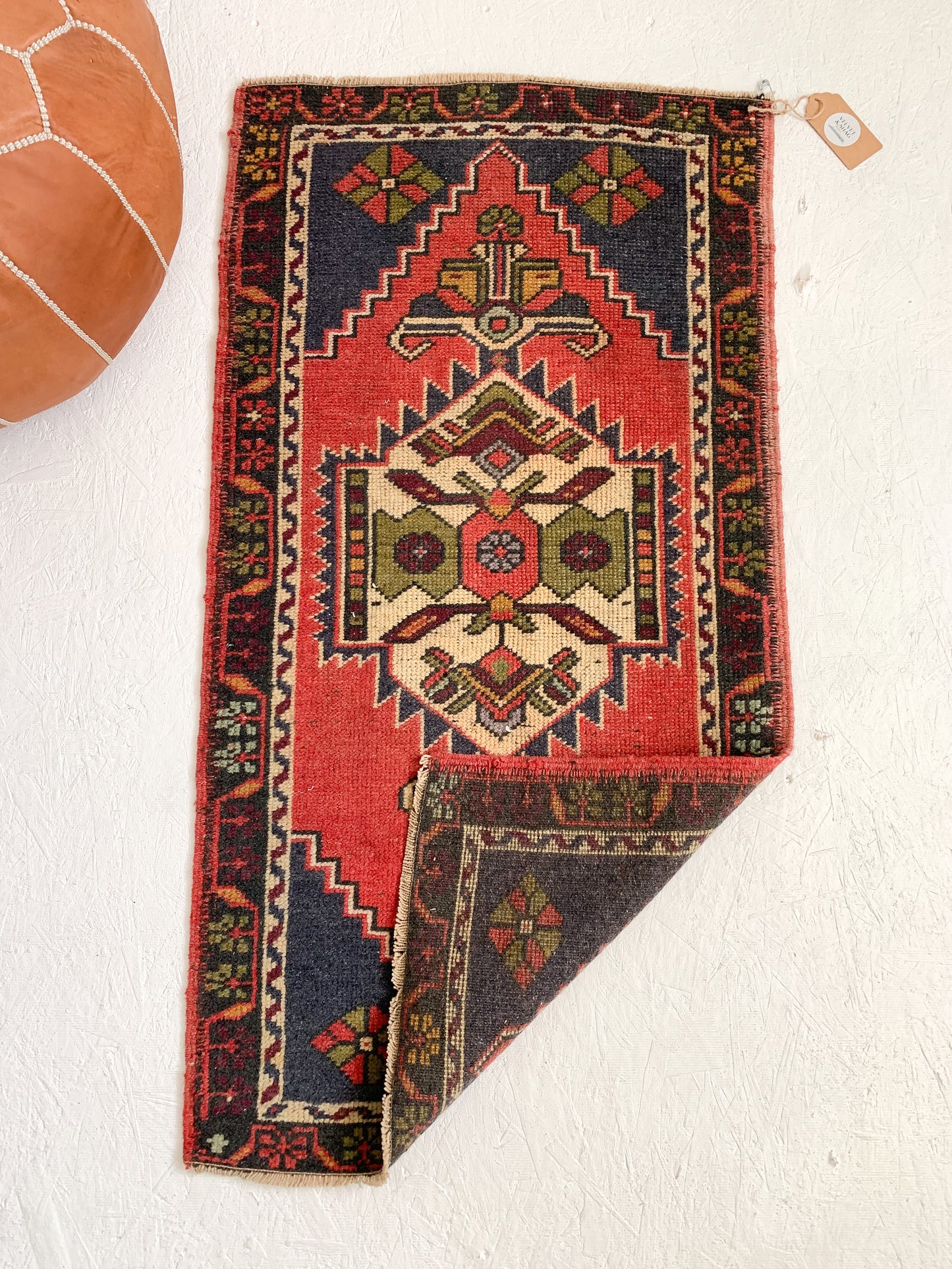 No. 514 - 1.8' x 3.5' Vintage Turkish Mini Rug