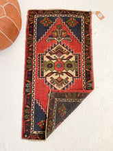 Load image into Gallery viewer, No. 514 - 1.8&#39; x 3.5&#39; Vintage Turkish Mini Rug
