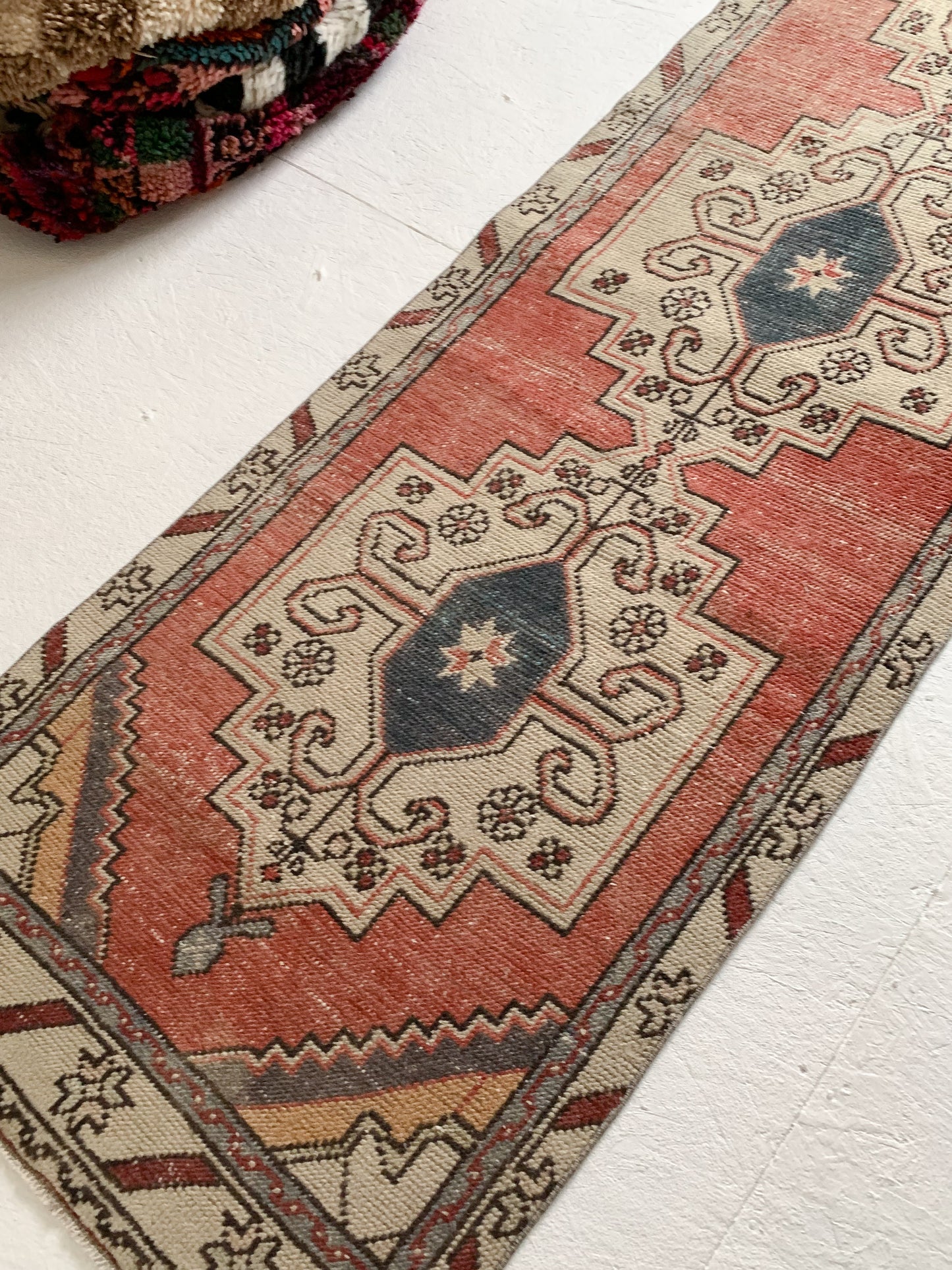 No. R1008 - 2.5' x 9.2' Vintage Turkish Runner Rug