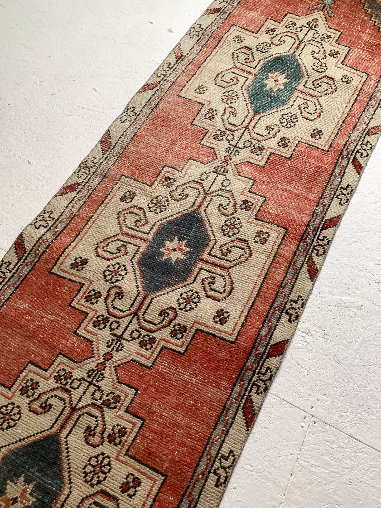 No. R1008 - 2.5' x 9.2' Vintage Turkish Runner Rug