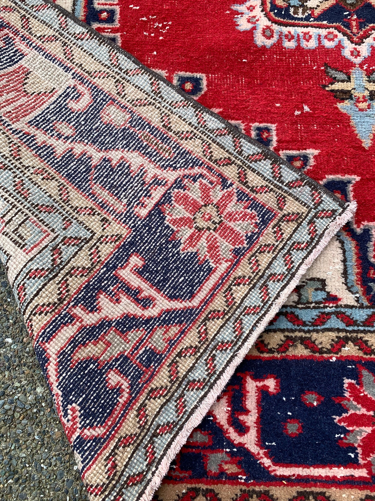 No. O1009 - 5.7' x 10.5' Oversized Vintage Turkish Area Rug