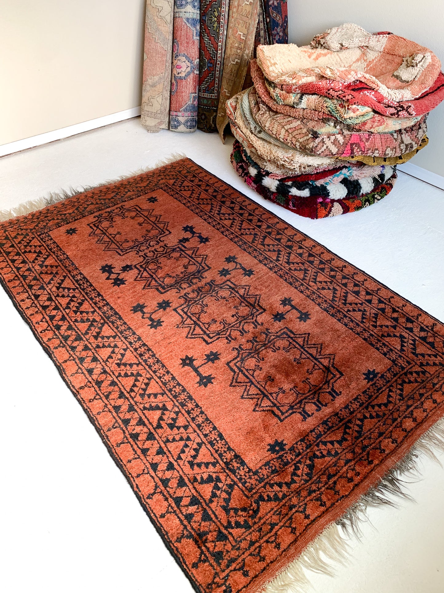 No. A1012 - 4.0' x 6.4' Vintage Afghan Area Rug