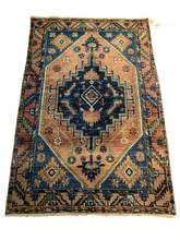 Load image into Gallery viewer, No. A1013 - 3.4&#39; x 5.0&#39; Vintage Persian Zanjan Area Rug
