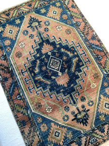No. A1013 - 3.4' x 5.0' Vintage Persian Zanjan Area Rug