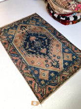 Load image into Gallery viewer, No. A1013 - 3.4&#39; x 5.0&#39; Vintage Persian Zanjan Area Rug
