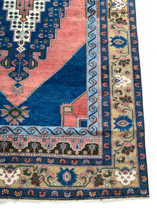 No. A1014 - 5.1' x 8.8' Vintage Turkish Taspinar Area Rug