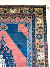 Load image into Gallery viewer, No. A1014 - 5.1&#39; x 8.8&#39; Vintage Turkish Taspinar Area Rug
