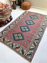 Load image into Gallery viewer, No. A1016 - 4.3&#39; x 7.0&#39; Vintage Turkish Nigde Area Rug
