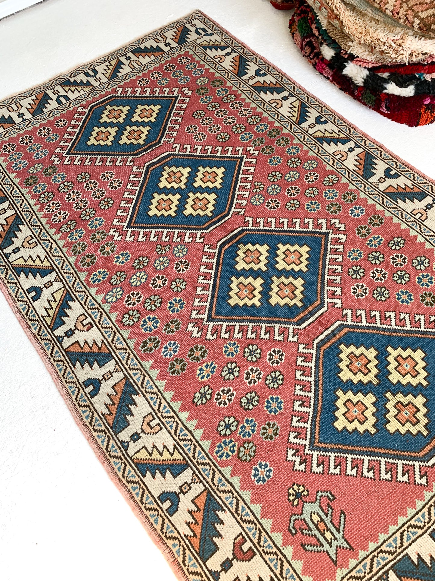 No. A1016 - 4.3' x 7.0' Vintage Turkish Nigde Area Rug