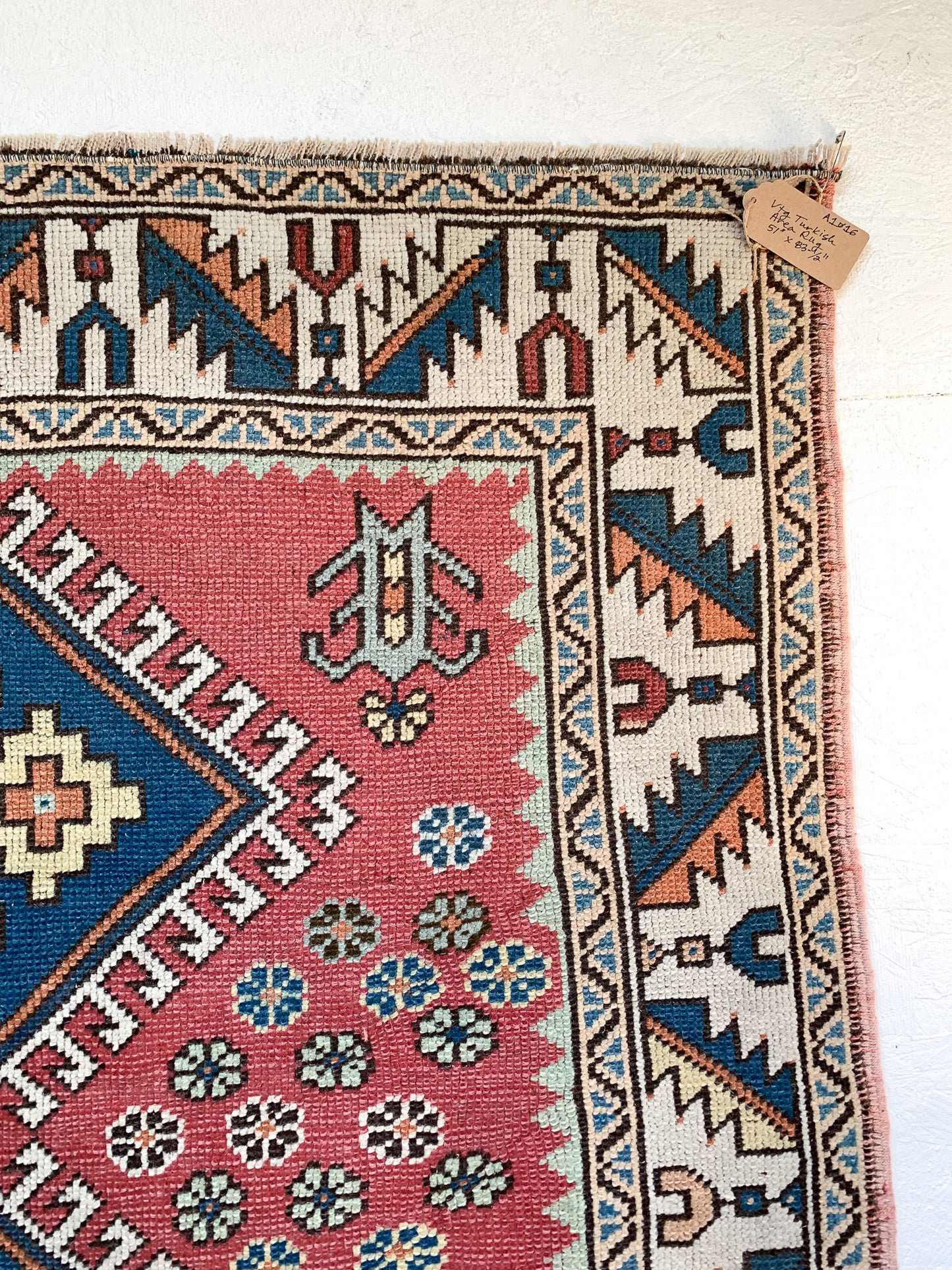 No. A1016 - 4.3' x 7.0' Vintage Turkish Nigde Area Rug