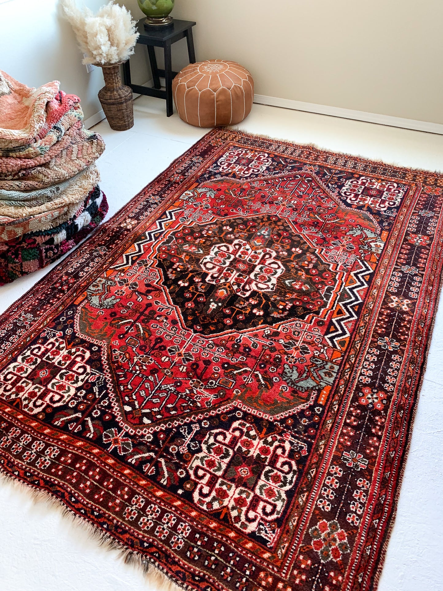 No. A1018 - 5.2' x 7.9' Vintage Persian Zanjan Area Rug