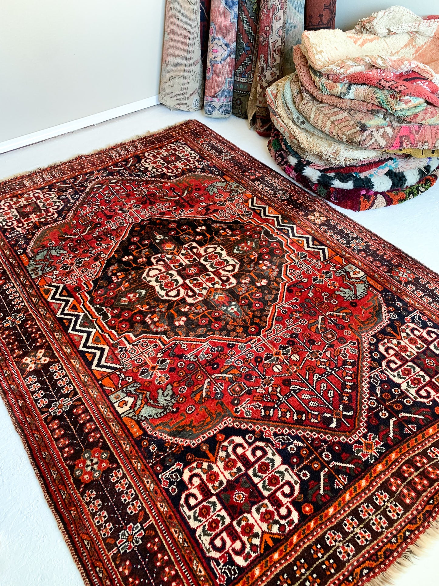 No. A1018 - 5.2' x 7.9' Vintage Persian Zanjan Area Rug