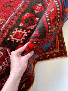 No. A1019 - 4.4' x 7.3' Vintage Persian Shiraz Tribal Area Rug