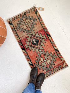 No. 516 - 1.6' x 3.3' Vintage Turkish Mini Rug