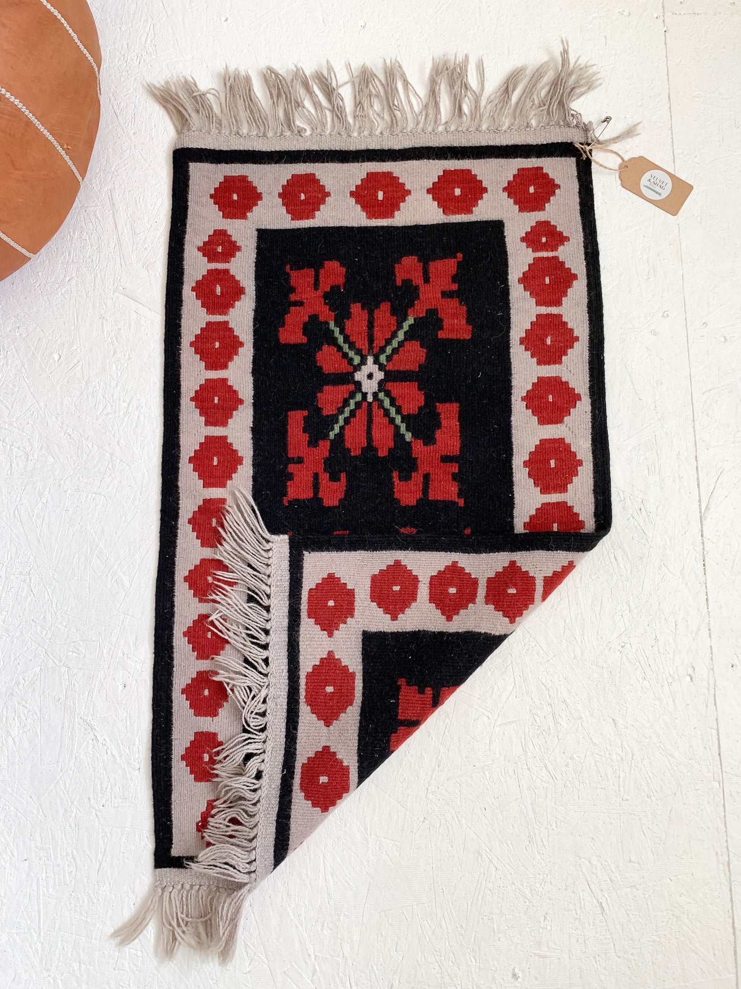 No. 517 - 1.7' x 2.9' Vintage Turkish Mini Rug