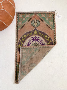 No. 518 - 1.7' x 2.9' Vintage Turkish Mini Rug