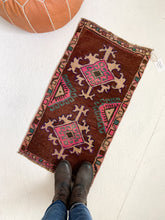 Load image into Gallery viewer, No. 520 - 1.6&#39; x 3.0&#39; Vintage Turkish Mini Rug
