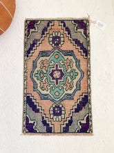 Load image into Gallery viewer, No. 521 - 1.5&#39; x 2.6&#39; Vintage Turkish Mini Rug
