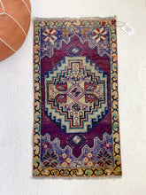 Load image into Gallery viewer, No. 522 - 1.6&#39; x 3.0&#39; Vintage Turkish Mini Rug
