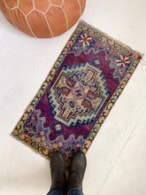 Load image into Gallery viewer, No. 522 - 1.6&#39; x 3.0&#39; Vintage Turkish Mini Rug
