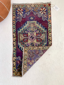 No. 522 - 1.6' x 3.0' Vintage Turkish Mini Rug