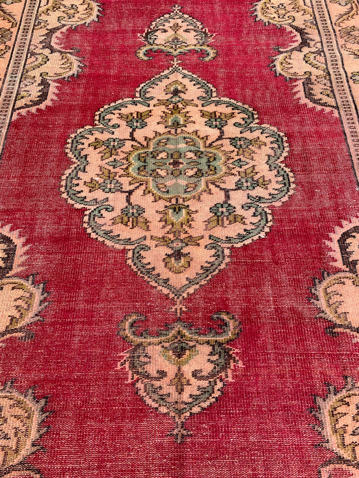 No. A1023 - 5.5' x 9.3' Vintage Turkish Area Rug