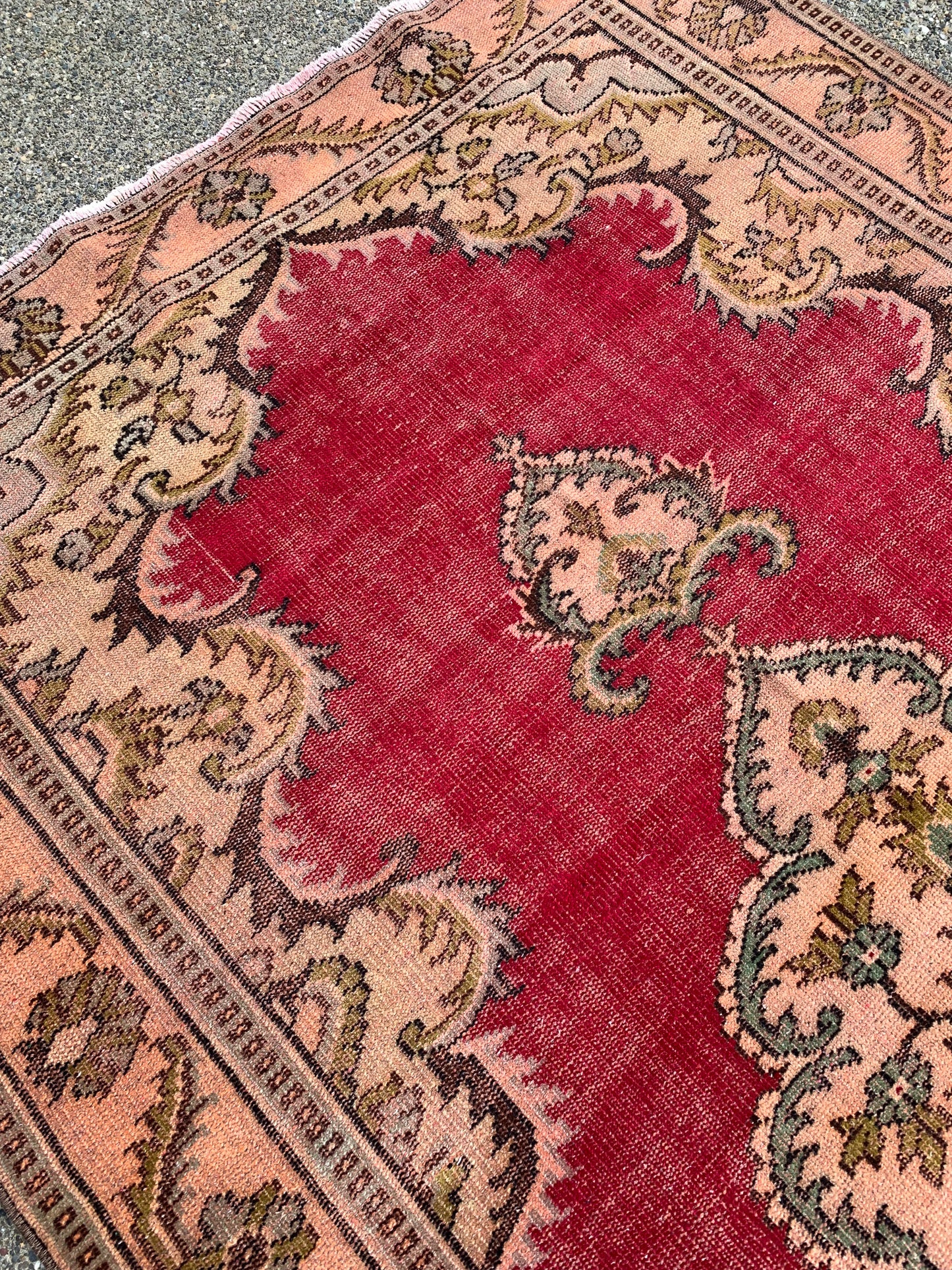 No. A1023 - 5.5' x 9.3' Vintage Turkish Area Rug