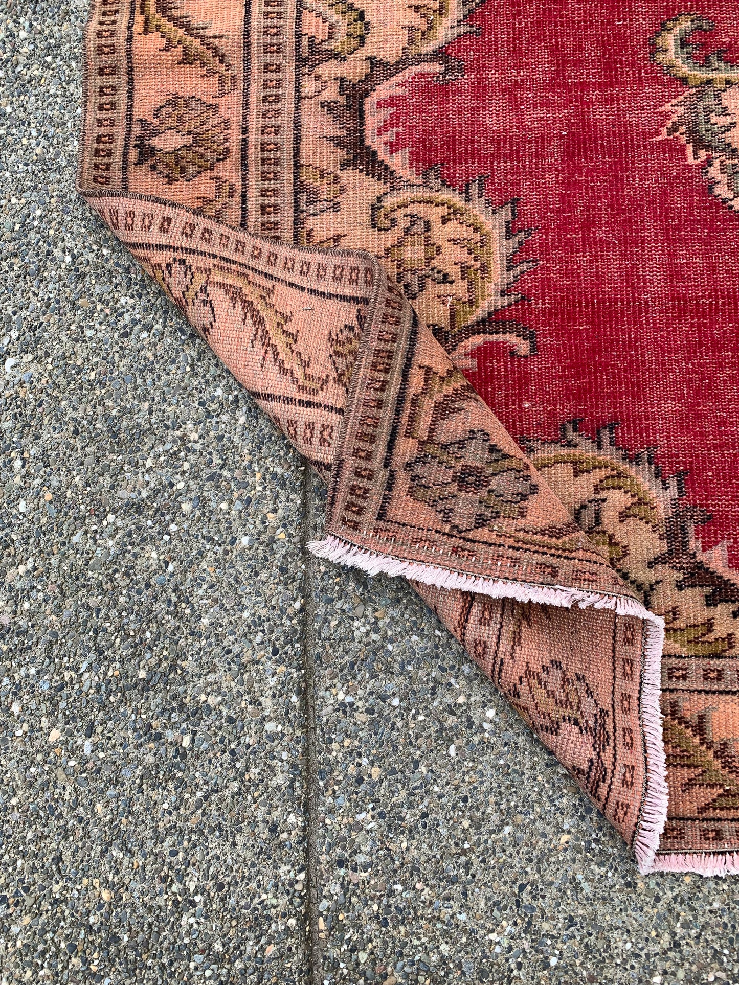 No. A1023 - 5.5' x 9.3' Vintage Turkish Area Rug