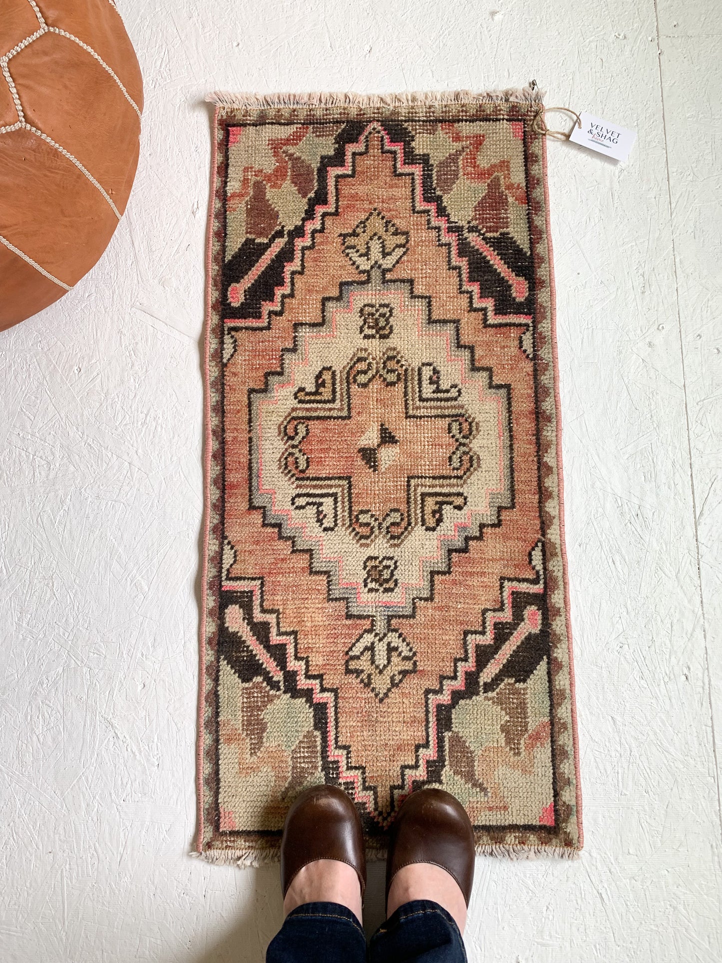 No. 523 - 1.4' x 3.1' Vintage Turkish Mini Rug