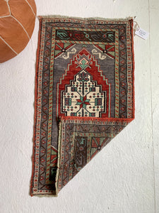No. 527 - 1.8' x 3.3' Vintage Turkish Mini Rug