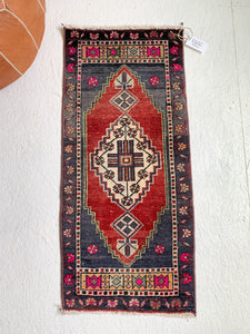 No. 528 - 1.5' x 3.3' Vintage Turkish Mini Rug