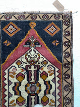 Load image into Gallery viewer, Shaye - 1.9&#39; x 3.5&#39; Vintage Turkish Oushak Mini Rug
