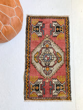 Load image into Gallery viewer, No. 529 - 1.6&#39; x 3.2&#39; Vintage Turkish Mini Rug
