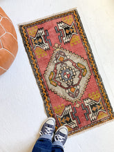 Load image into Gallery viewer, No. 529 - 1.6&#39; x 3.2&#39; Vintage Turkish Mini Rug
