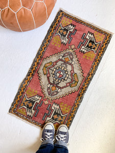 No. 529 - 1.6' x 3.2' Vintage Turkish Mini Rug
