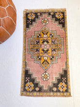 Load image into Gallery viewer, No. 530 - 1.6&#39; x 3.0&#39; Vintage Turkish Mini Rug
