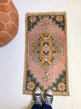 Load image into Gallery viewer, No. 530 - 1.6&#39; x 3.0&#39; Vintage Turkish Mini Rug
