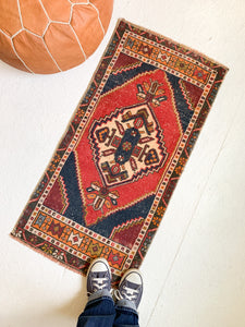 No. 535 - 1.7' x 3.4' Vintage Turkish Mini Rug