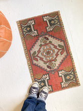 Load image into Gallery viewer, No. 539 - 1.6&#39; x 2.8&#39; Vintage Turkish Mini Rug
