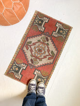 Load image into Gallery viewer, No. 539 - 1.6&#39; x 2.8&#39; Vintage Turkish Mini Rug
