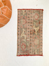 Load image into Gallery viewer, No. 540 - 1.3&#39; x 2.4&#39; Vintage Turkish Mini Rug
