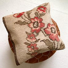 Load image into Gallery viewer, No. P236 - 18&quot; X 18&quot; Turkish Rug Pillow Cover
