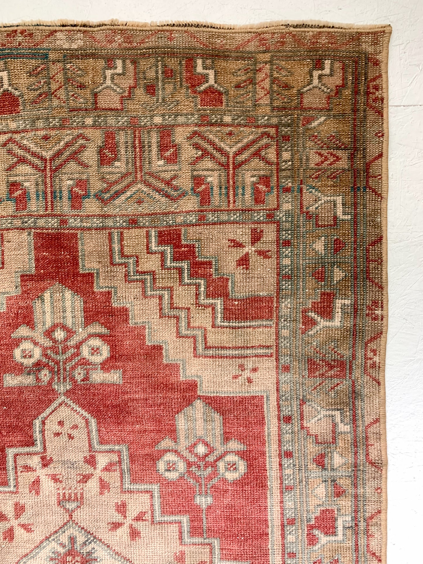 Max - 3.2' x 6.8' Vintage Turkish Area Rug