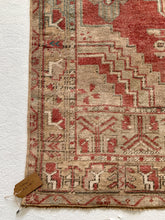 Load image into Gallery viewer, Max - 3.2&#39; x 6.8&#39; Vintage Turkish Area Rug
