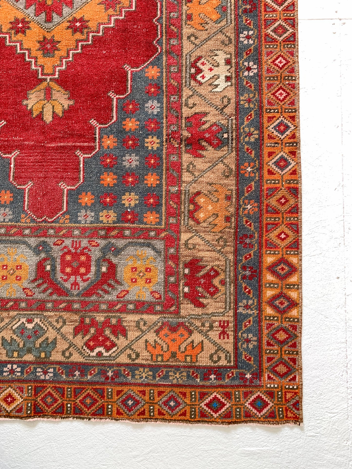 El - 3.9' x 8.6' Vintage Turkish Area Rug