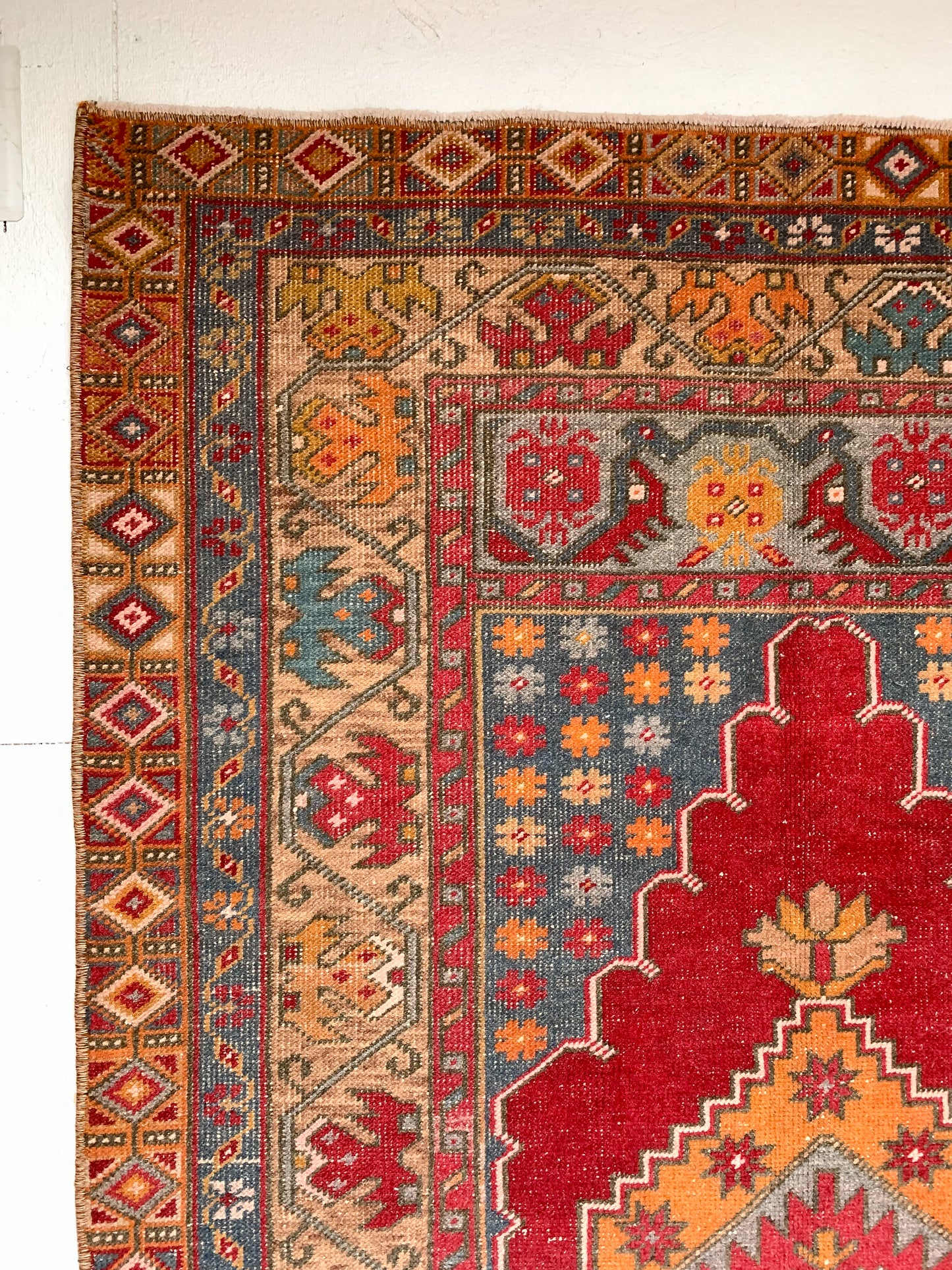 El - 3.9' x 8.6' Vintage Turkish Area Rug