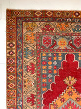Load image into Gallery viewer, El - 3.9&#39; x 8.6&#39; Vintage Turkish Area Rug
